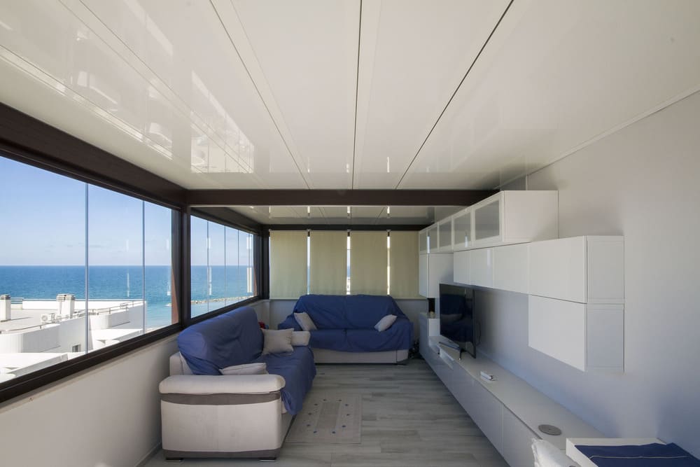 Biotermica A301 Open, ambiente living con vista mare